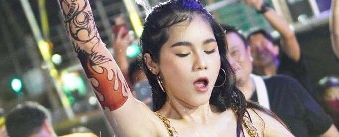 น้องแนท หวิวหนักออกงาน แห่ถาโถม สั่งหยุดโชว์ รมต.เห็นคลิป สั่งเอาผิดอนาจาร! - ครูโอ๋ รูปที่ 0