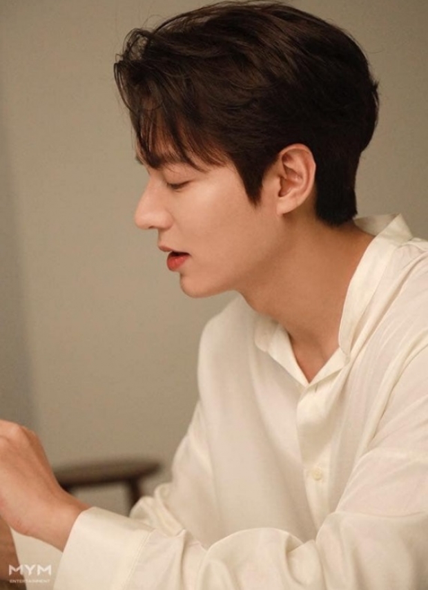 พ่อเทพบุตรเเสนดี อีมินโฮ ทุ่ม 7.8 ล้านบาท บริจาคสู้โควิด-19 - ครูโอ๋ รูปที่ 1