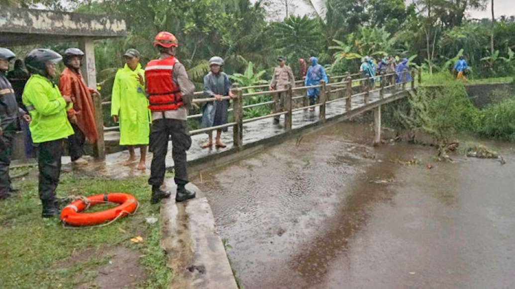 เข้าค่ายมรณะ! น้ำท่วมซัดเนตรนารีกว่า 250 คนระหว่างเดินทางไกล-ดับแล้ว 8 - ครูโอ๋ รูปที่ 3