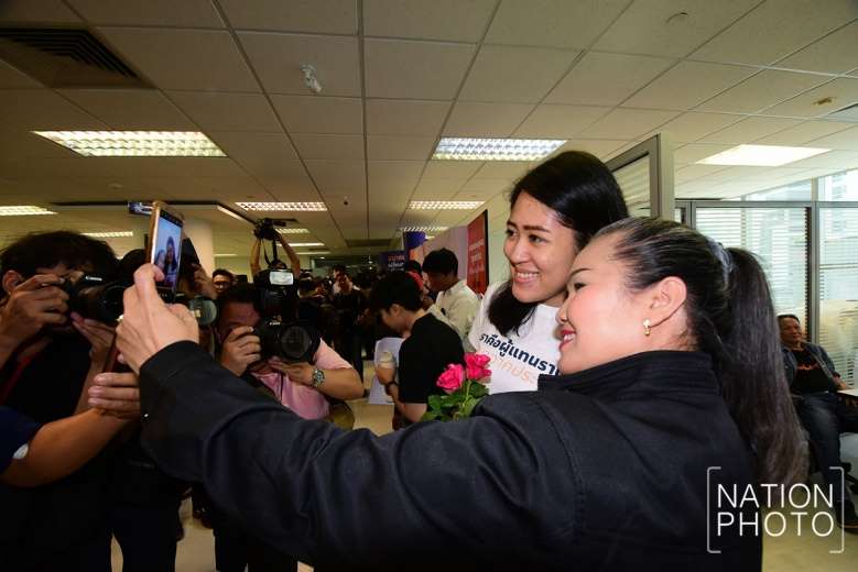 ปารีณาฝากถึงช่อหลังหลุด ส.ส.
- ครูโอ๋ รูปที่ 1