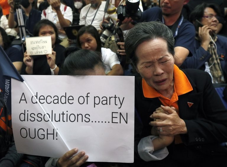 อนาคตใหม่ : ผู้เชี่ยวชาญเรื่องเมืองไทยชี้ยุบพรรคสะท้อนว่าการเมืองไทยยังอยู่ในมือชนชั้ - ครูโอ๋ รูปที่ 1