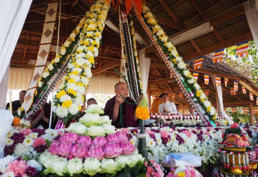 ครูบาบุญชุ่มเตือนศิษย์ รักษาศีล เผยภัยสามประการ คนเป็นโรคตายเป็นล้าน - ครูโอ๋ รูปที่ 0