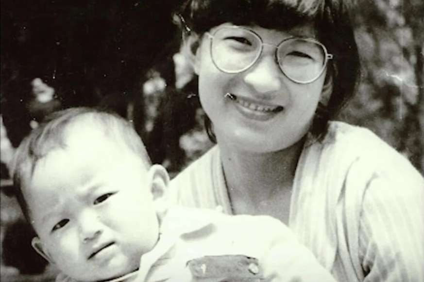พ่อแม่สุดดีใจสวมกอดทั้งน้ำตา พบลูกชายอีกครั้ง ถูกลักพาตัวไปขาย 32 ปีก่อน - ครูโอ๋ รูปที่ 1