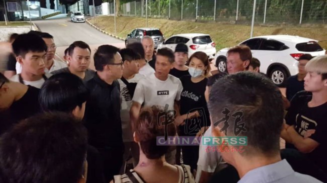 นร.หนุ่มมาเลย์โดดตึกตาย ถูกบูลลี่โหดในโรงเรียน สองเพื่อนอันธพาลขอขมาศพ - ครูโอ๋ รูปที่ 2