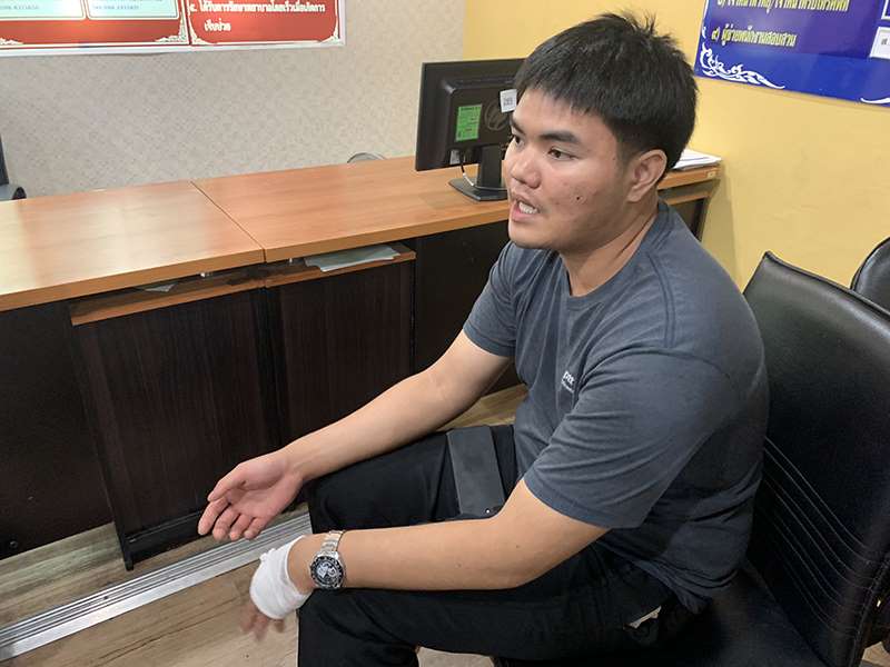 รวบโจ๋ 18 ควงอีโต้จี้เซเว่น พนง.ฮึดสู้ พยานช็อกเป็นคนใกล้ตัว บ้านมีฐานะ - ครูโอ๋ รูปที่ 2