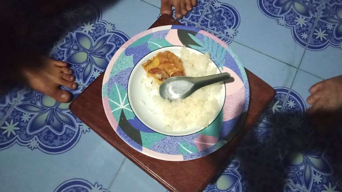 หนุ่ม 37 กินข้าวไข่เจียว สำลักติดคอ หายใจไม่ออก ดับสลดคาบ้าน - ครูโอ๋ รูปที่ 0