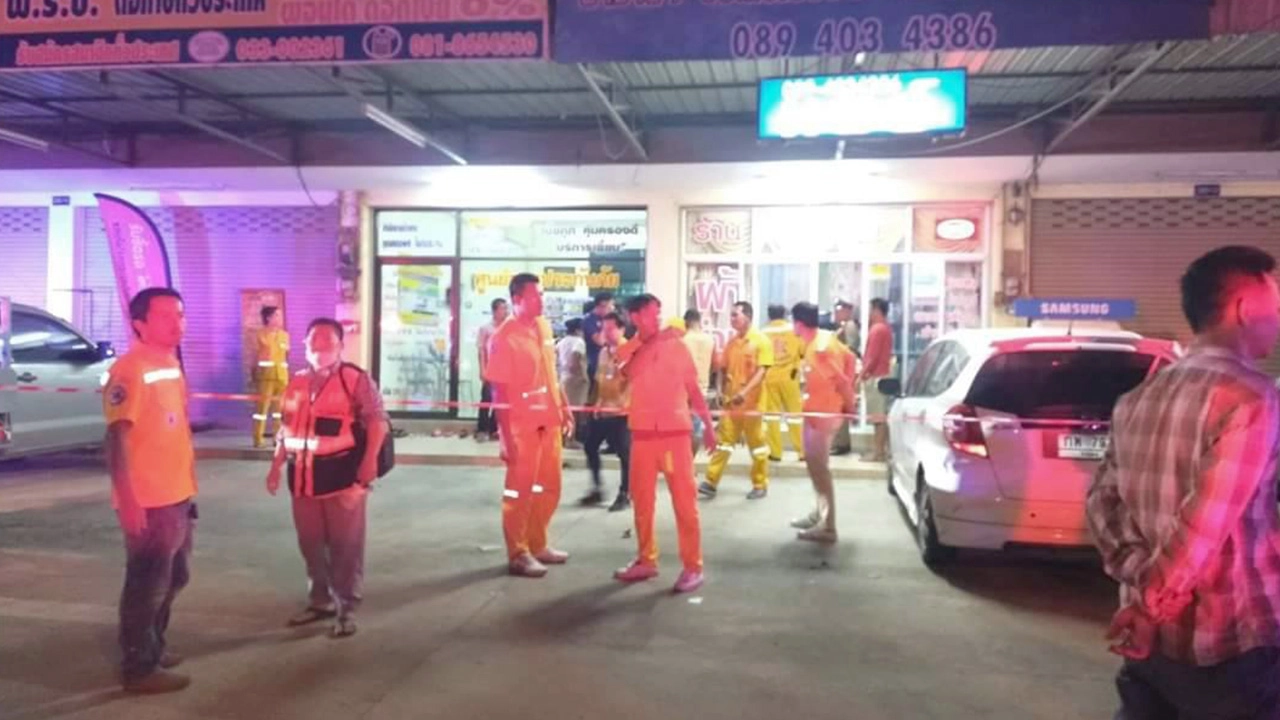 ด่วน เกิดเหตุยิงกันในร้านขายผ้าม่านอำเภอศรีราชา เสียชีวิต 2 ราย - ครูโอ๋ รูปที่ 0